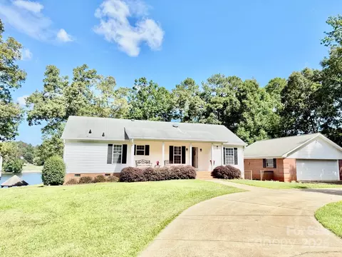 1886 Lake Rd, Ridgeway, SC 29130