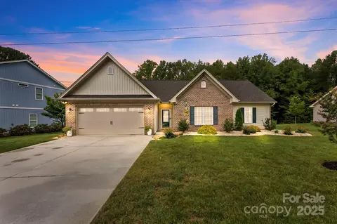 1674 Ploughboy Ln, Winston Salem, NC 27103