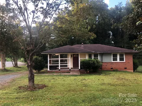 1401 Chelveston Dr, Charlotte, NC 28208