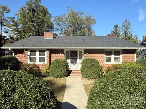 371 Kinross Dr, Flat Rock, NC 28731