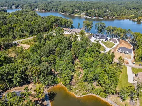 5743 Lake Pointe Dr, Granite Falls, NC 28630