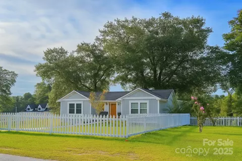 1073 Jones Rd, Kershaw, SC 29067