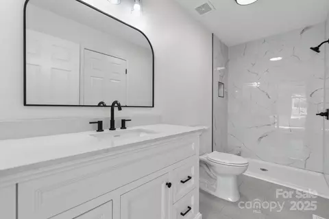 Bath - 4774 Thoreau Dr, Conover, NC 28613 photo 1 of 3