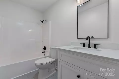 Bath - 4774 Thoreau Dr, Conover, NC 28613 photo 3 of 3