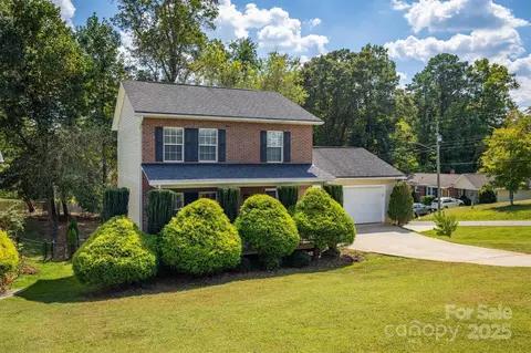445 30th Nw Ave NW, Hickory, NC 28601