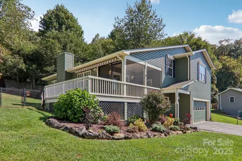 126 Pasco Loop, Waynesville, NC 28785