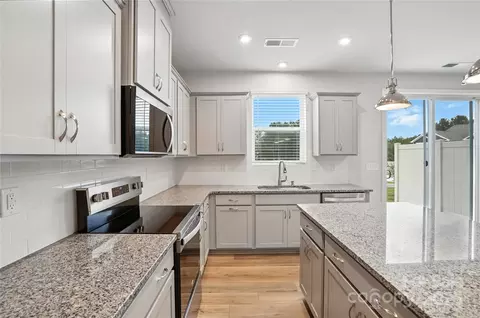 323 Laura Elizabeth Ln, Clover, SC 29710