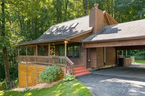 939 Mountain Lake Dr, Waynesville, NC 28785
