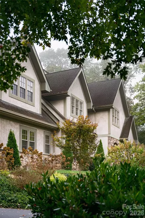 53 Cedar Hill Dr, Asheville, NC 28803
