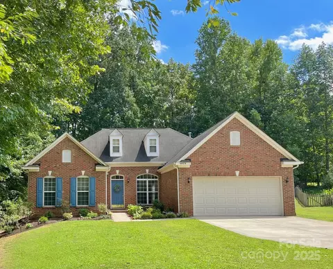8904 Hadco Ln, Matthews, NC 28105