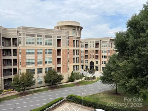 4620 Piedmont Row Dr, Charlotte, NC 28210