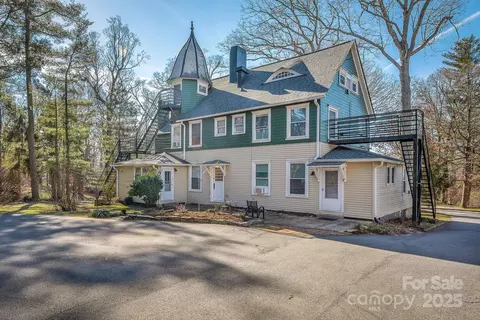 15 Grindstaff Dr, Asheville, NC 28803