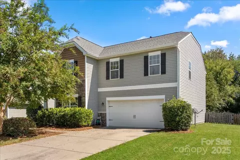 13623 Sunrise View Dr, Charlotte, NC 28278