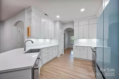 8731 Westwind Point Dr, Cornelius, NC 28031