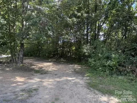 Carolina Se Street, Valdese, NC 28690