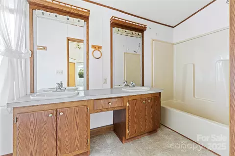 Bath - 112 Melody St, Clyde, NC 28721 photo 3 of 4