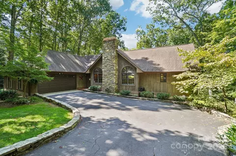150 Rugby Hollow Dr, Hendersonville, NC 28791