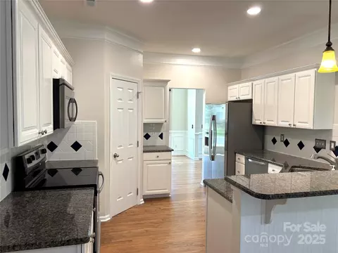 Kitchen - 19933 Scanmar Ln, Cornelius, NC 28031 photo 1 of 2