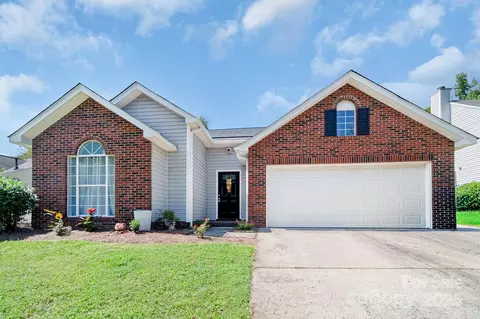 8123 Vermilion Dr, Charlotte, NC 28215