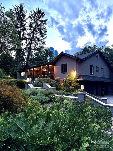 5 Busbee Rd, Asheville, NC 28803