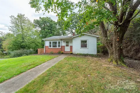 204 Northeast Ave, Swannanoa, NC 28778