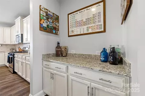 Entry Way - 559 Daventry Ct, Clover, SC 29710 photo 4 of 4