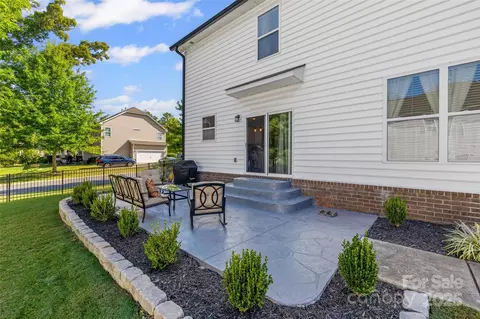 Exterior - 559 Daventry Ct, Clover, SC 29710 photo 3 of 4