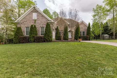 233 Highland Forest Dr, Clover, SC 29710