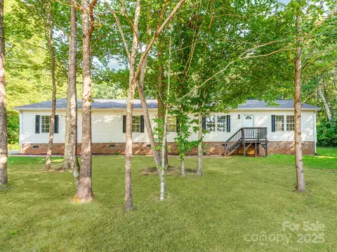 1219 Foxlaire Dr, Denver, NC 28037