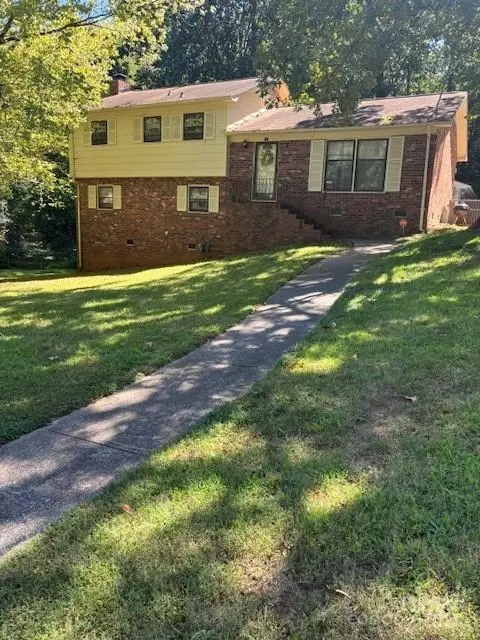 931 Pineborough Rd, Charlotte, NC 28212