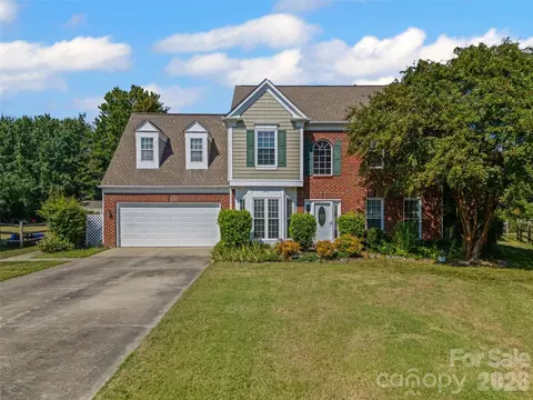 5899 Crimson Oak Ct, Harrisburg, NC 28075