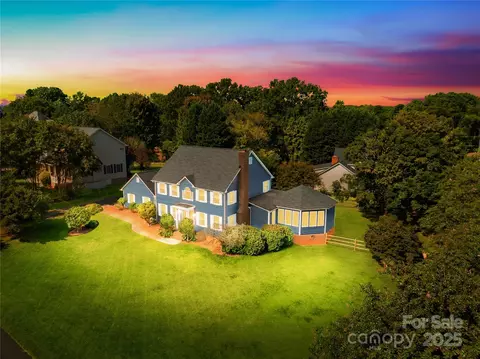 106 Chatworth Ln, Mooresville, NC 28117