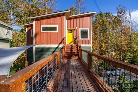 12 Crestwood Ln, Candler, NC 28715
