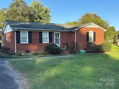 110 Fieldcrest Dr, Stanley, NC 28164