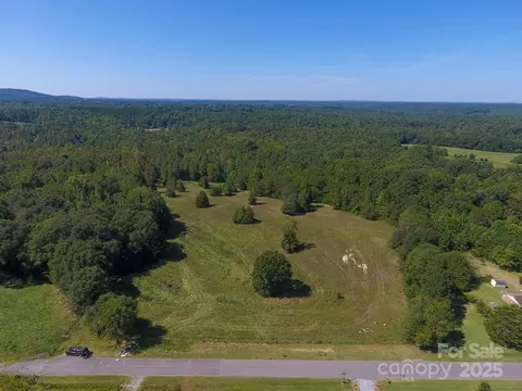 320 Mallard Dr, Grover, NC 28073