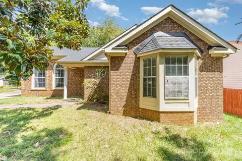 900 Gretna Green Dr, Charlotte, NC 28217