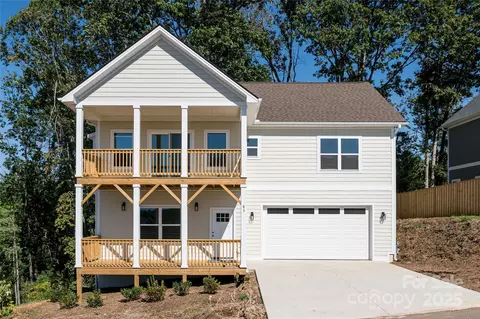 83 Greenwood Fields Dr, Asheville, NC 28804