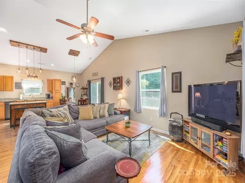 Living - 26 Azalea Dr, Clyde, NC 28721 photo 2 of 3