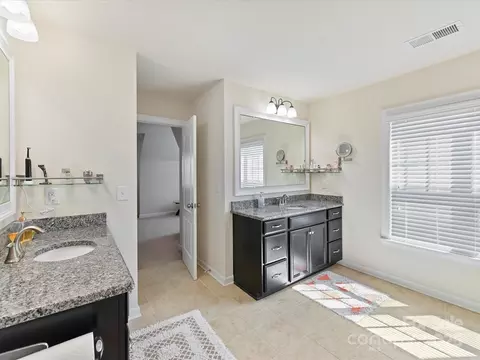 Bath - 9890 Travertine Trl, Davidson, NC 28036 photo 2 of 5