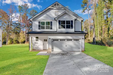 3549 Lake Rd, Charlotte, NC 28269