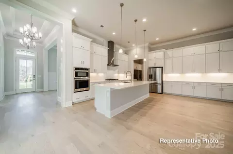 Kitchen - 402 Turtleback Rdg, Matthews, NC 28104 photo 2 of 7