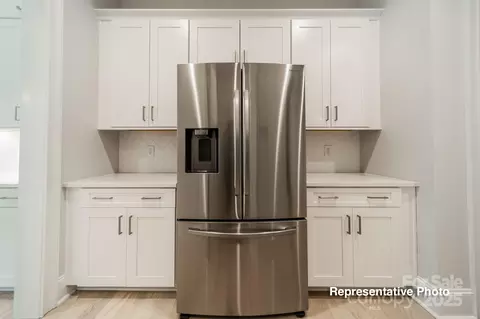 Kitchen - 402 Turtleback Rdg, Matthews, NC 28104 photo 6 of 7