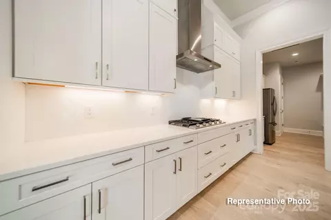 Kitchen - 402 Turtleback Rdg, Matthews, NC 28104 photo 5 of 7
