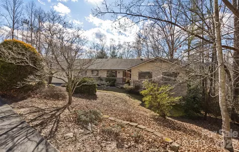 2431 W Cumming Woods Ln, Hendersonville, NC 28739