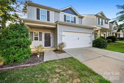 7517 Thorn Bluff Rd, Charlotte, NC 28214