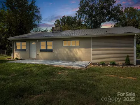 67 Robinson Ave, Asheville, NC 28803