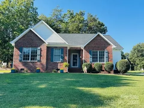1234 Laurel Woods Dr, Gastonia, NC 28052
