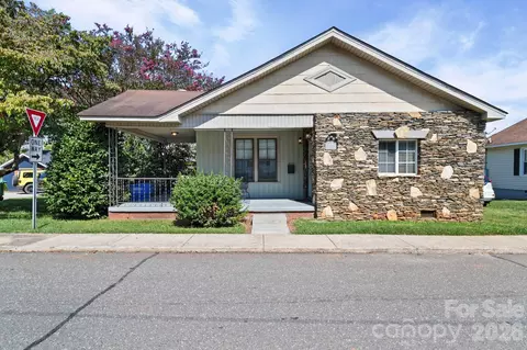 408 Woodlawn Ave, Cramerton, NC 28032