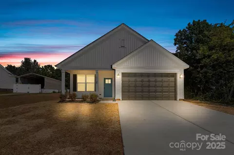 113 Edinburgh Ct, Statesville, NC 28625
