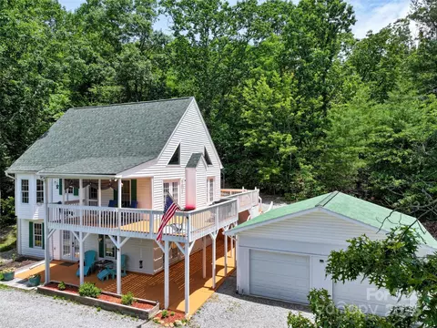 186 Hawks Point Dr, Zirconia, NC 28790